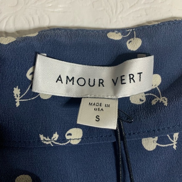 Amour Vert‎ Cherry Print Silk Ruffle Back Cami - Picture 3 of 6